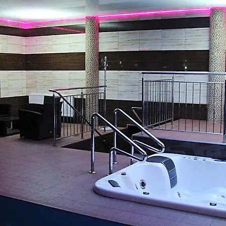 O R K A Pool , And Sea 300 M *